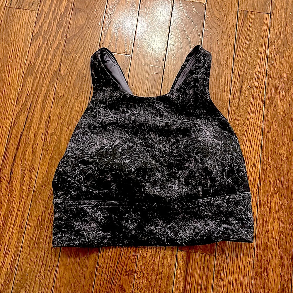 Size 4 Lululemon wonder train sports bra.